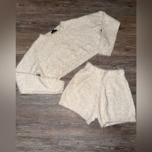 Fuzzy 2 piece pajama set 

#Comfy#Lounge#Cozy#Fashion